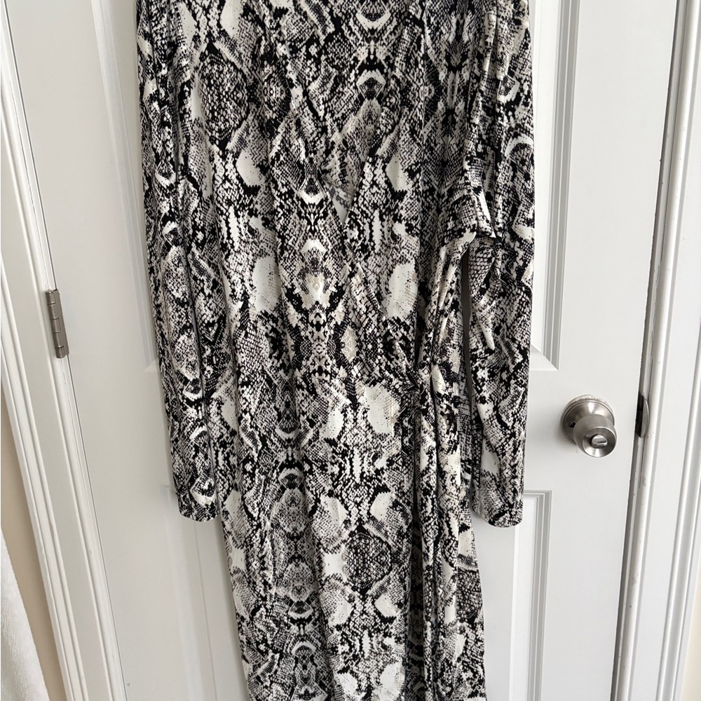 INC International Concepts Black and White Snake Print Wrap Dress, XL, worn once - Picture 3 of 4